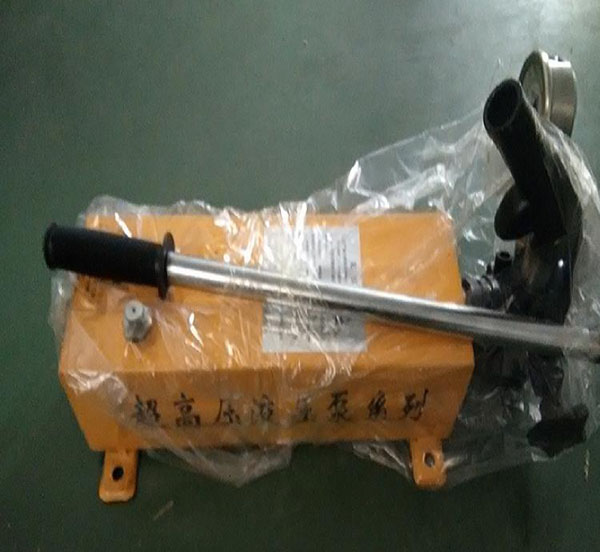风动液压泵张拉机具（退锚器）2.jpg