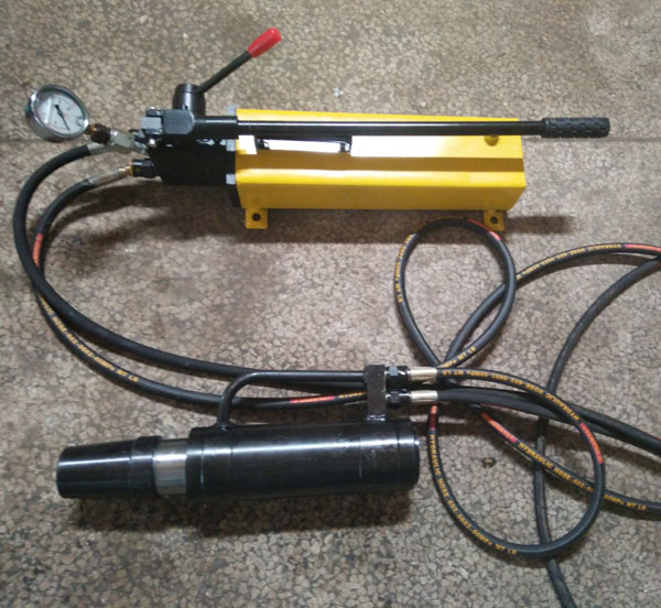 风动液压泵张拉机具（退锚器）5.jpg